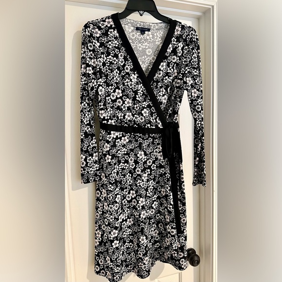 Tommy Hilfiger Black/Pink/White Floral Wrap Dress- size 8 - Picture 1 of 6